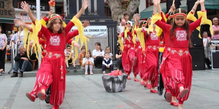 Kaş’ta, Dünya Dans Günü  kutlandı