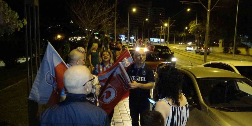 Antalya’da yaşayan Trabzonlular 38 yıl sonra şampiyonluğu kutladı