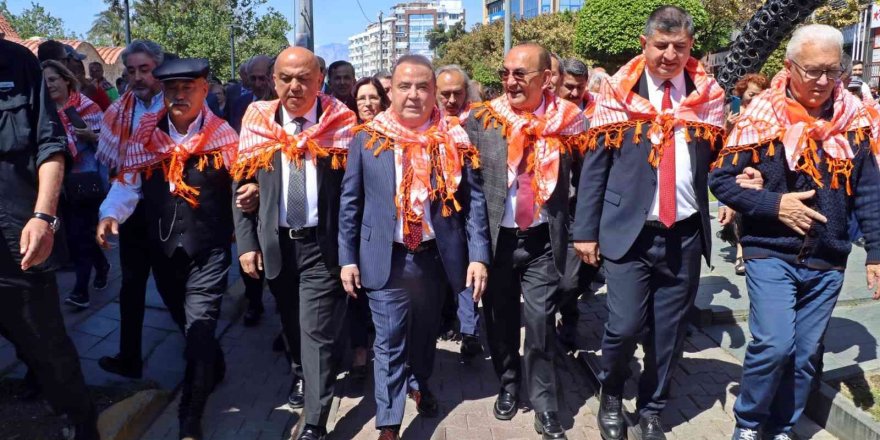 Antalya’da Uluslararası Antalya Yörük Türkmen Festivali yörük göçü ile başladı