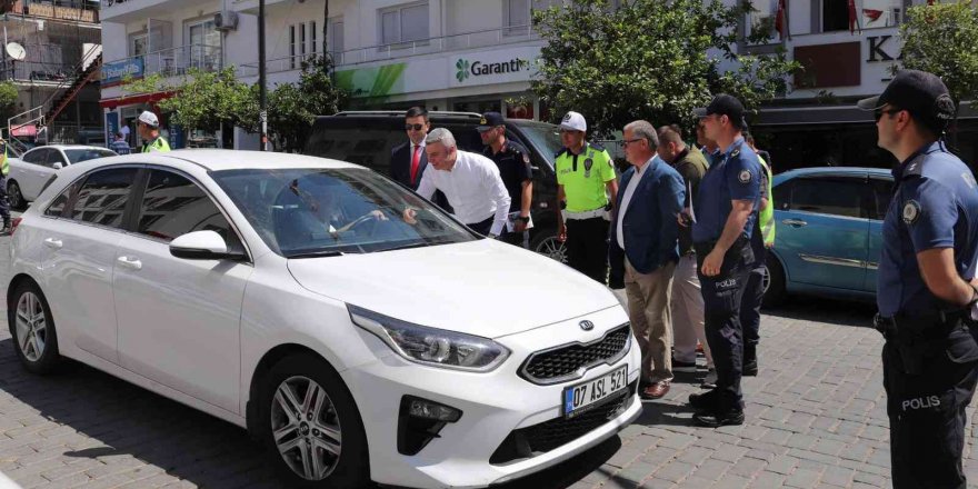 Kaş’ta “Yayalar için 5 adımda güvenli trafik” uygulaması yapıldı