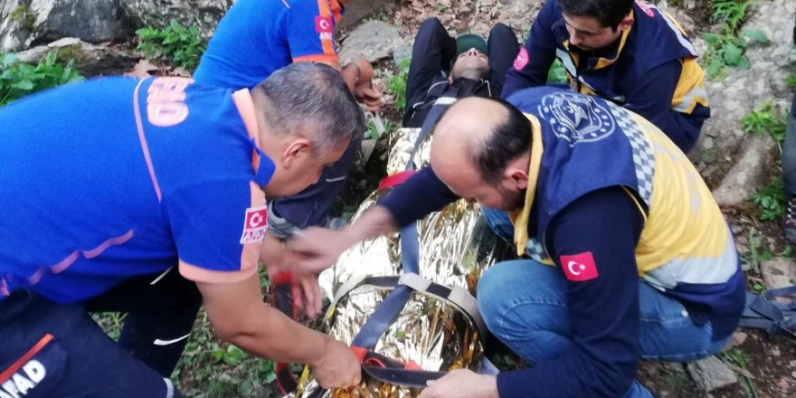 Kayalıklardan düşen vatandaşın imdadına AFAD yetişti