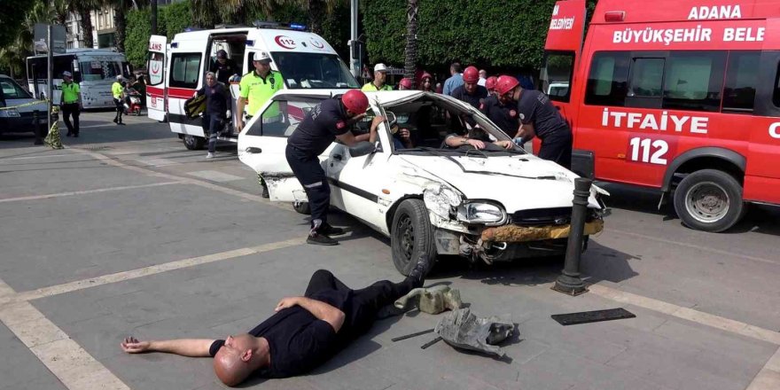 Adana’da trafik kazası tatbikatı gerçeğini aratmadı