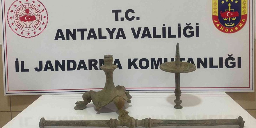 Antalya’da jandarmadan tarihi şamdan operasyonu