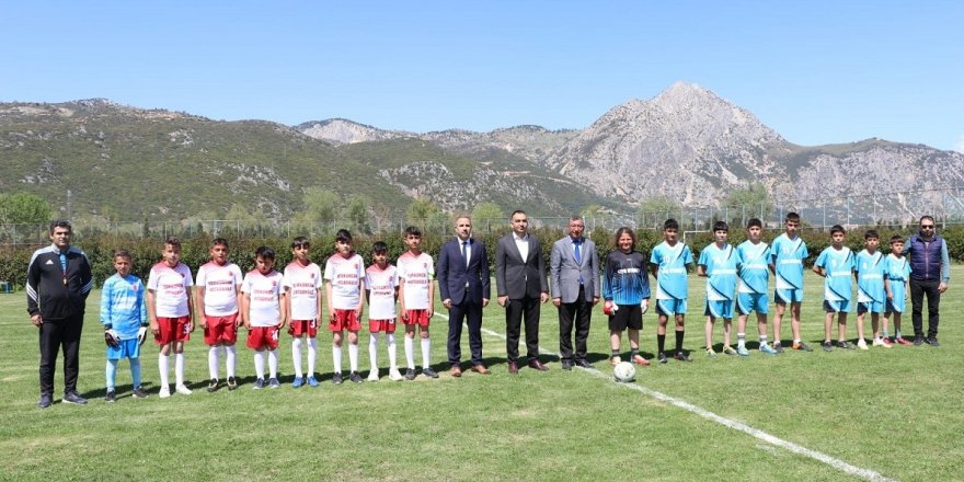 Eğirdir’de okullar arası futbol turnuvası başladı