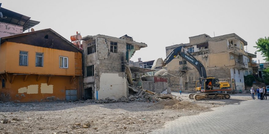 Dulkadiroğlu ilçesindeki metruk binalar yıkılıyor