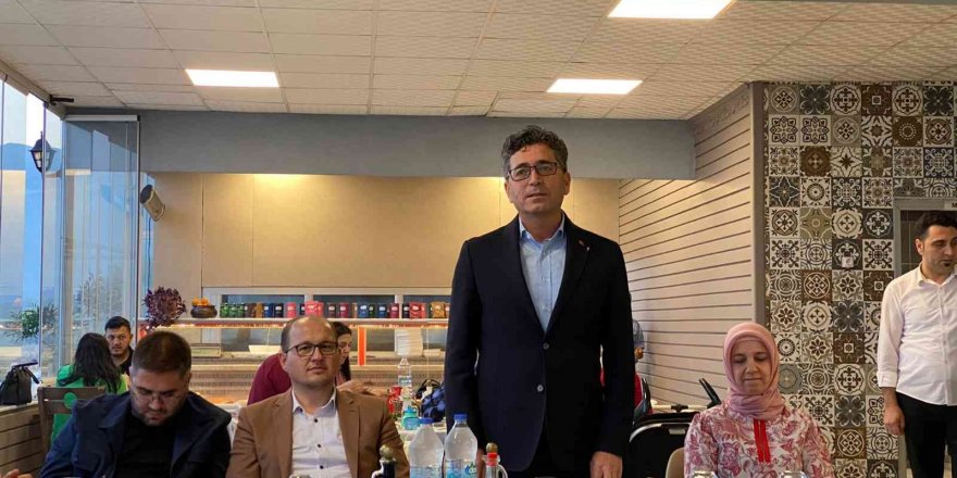 AK Parti Finike İlçe Başkanı Aladağ, milletvekili adaylığı için görevinden istifa etti