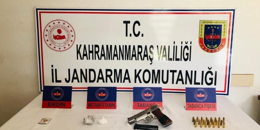 Cezaevine ziyarete gelen şahsın otomobilinden silah ve uyuşturucu çıktı