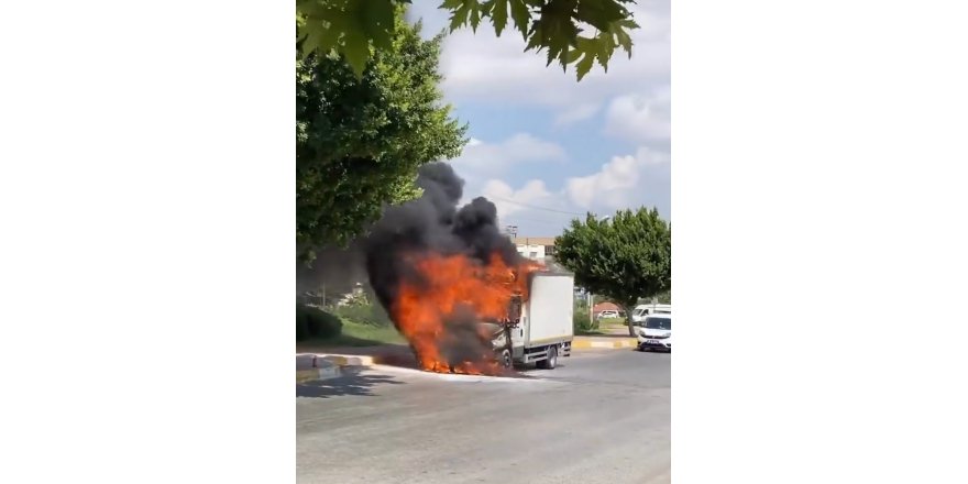 Seyir halindeki kamyon alev topuna döndü