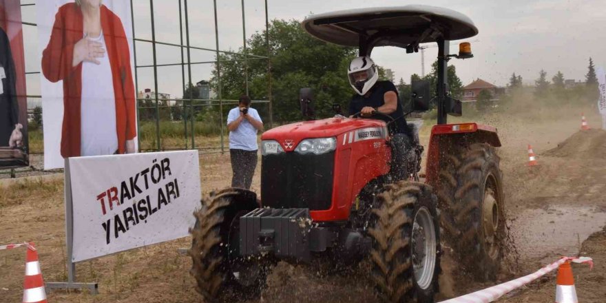 Ceyhan’da traktör yarışı heyecanı yaşandı