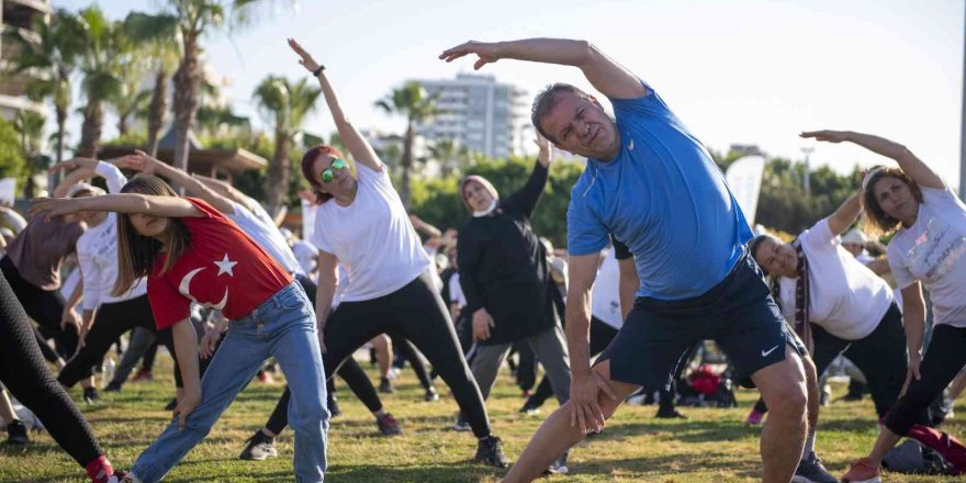 Başkan Seçer, ‘Bilinçli Spor’ etkinliğinde vatandaşlarla spor yaptı