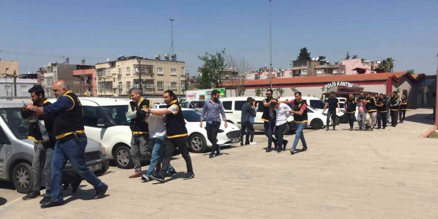 Araç çalıp 1 milyon lira gasp eden 3 zanlı tutuklandı