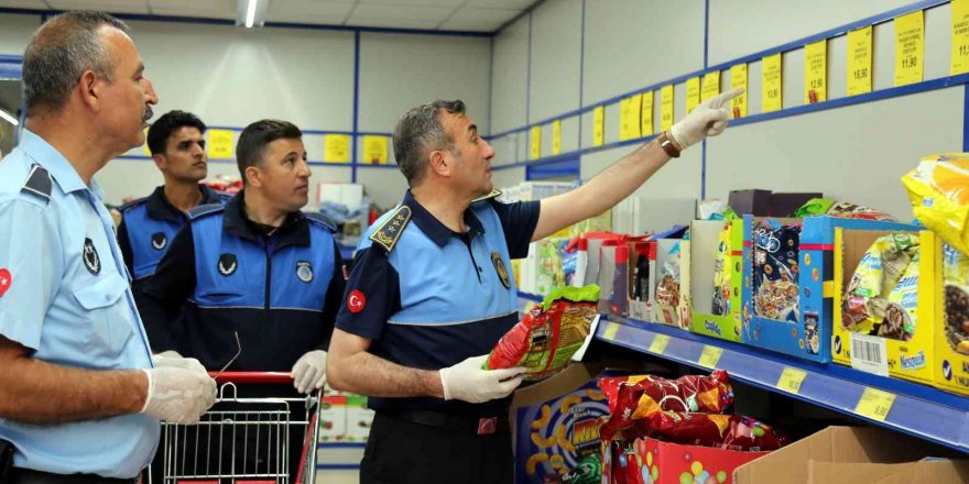 Akdeniz zabıtası marketlerde fiyat-etiket denetimi yaptı