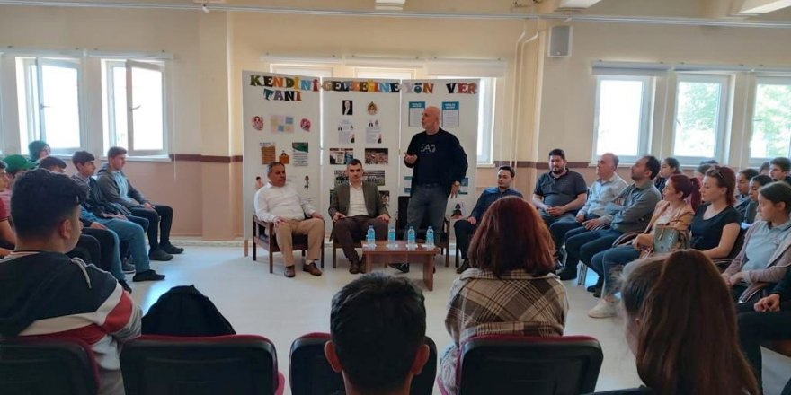 Alanyaspor Başkanı Çavuşoğlu öğrenciler ile buluştu