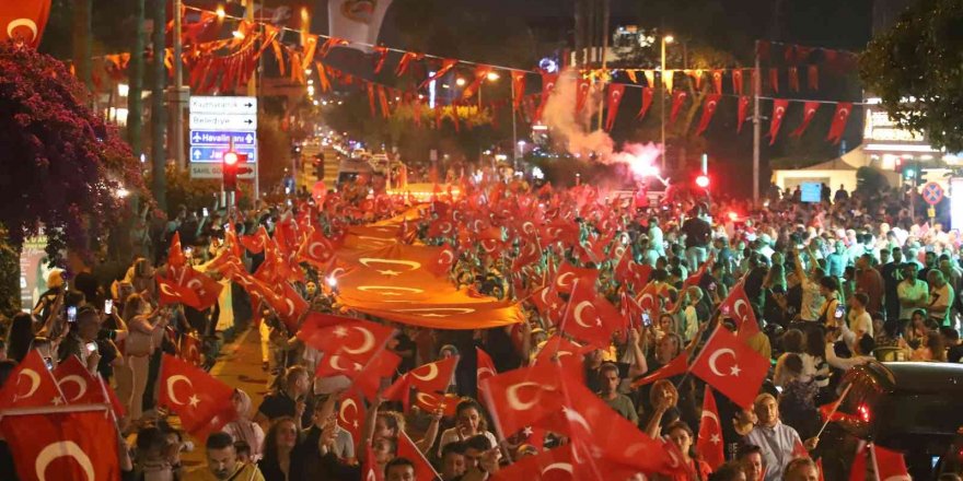 Alanya’da binlerce kişi 19 Mayıs’ı coşkuyla kutladı
