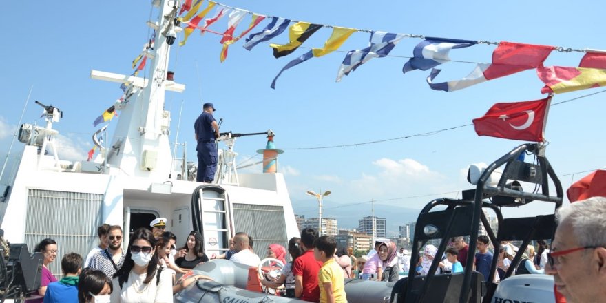 İskenderun’da sahil güvenlik botunu bin 930 vatandaş ziyaret etti