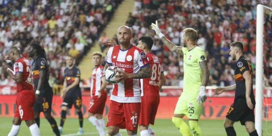 Spor Toto Süper Lig: FT Antalyaspor: 1 - Galatasaray:0 (İlk yarı)