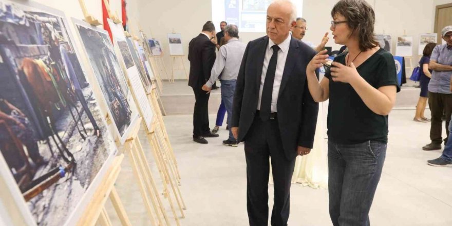 Hatay’da "Göç ya da Araf" fotoğraf ve heykel sergisi