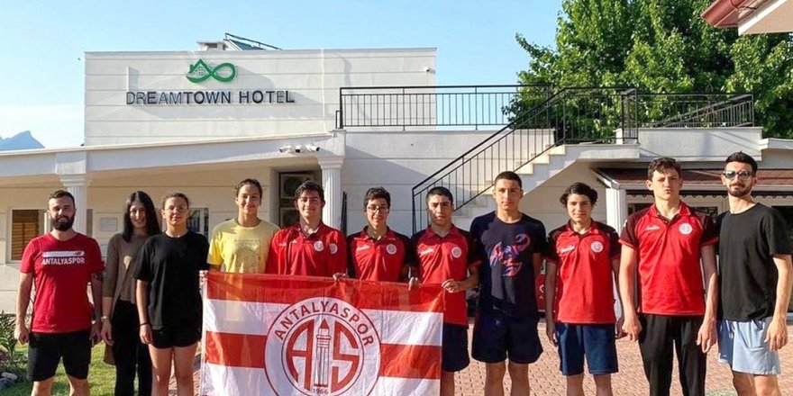 Yüzme şampiyonasına Antalyaspor damgası