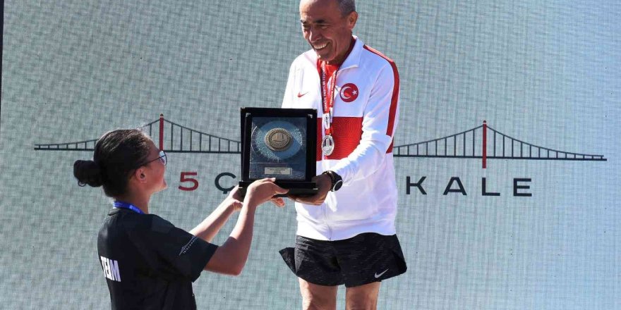 73 yaşındaki milli sporcu, madalya ve kupasını şehitlere adadı