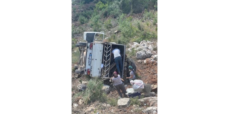 Yaylaya giden kamyonet şarampole yuvarlandı: 1 yaralı