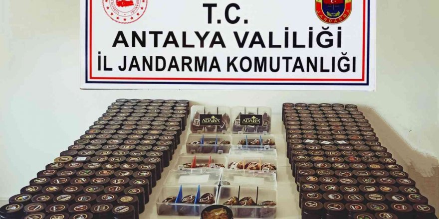 Antalya’da 268 paket kaçak nargile tütünü ele geçirildi