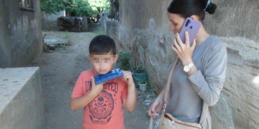 Elinde alkol şişesiye sokakta ateş edip arkadaşını vurdu, seken saçma 11 yaşındaki çocuğu da yaraladı