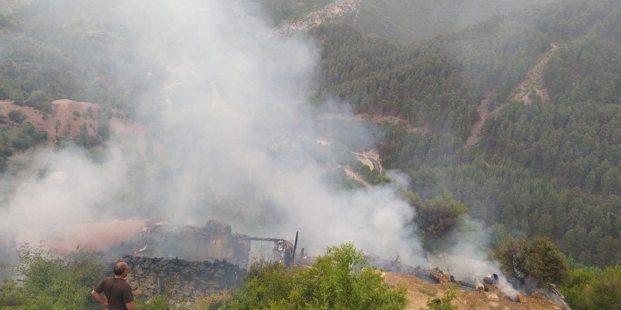 Alevlere teslim olan ev kullanılamaz hale geldi