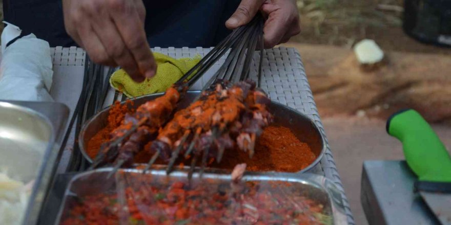 Türk Mutfağı Haftası’nda Kırıkhan’da Kuzu Ciğer Tanıtıldı