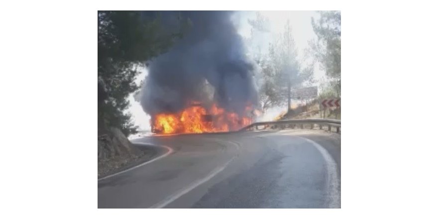 Alevlere teslim olan yolcu otobüsü küle döndü