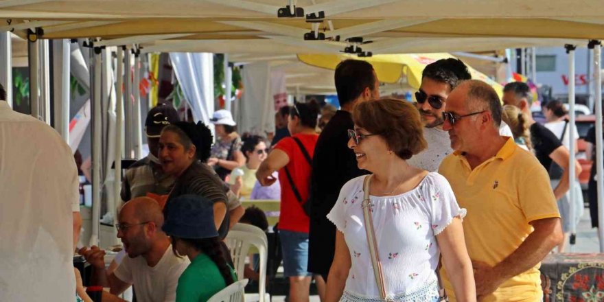 Antalya’da 7 bölgeden 81 ilin vatandaşını bir araya getiren festival