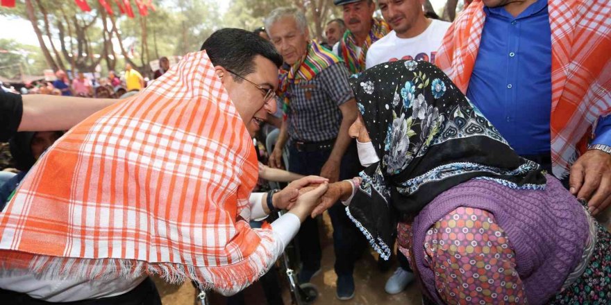 Başkan Tütüncü, Yörüklerin Şöleni’nde keşkek dağıttı