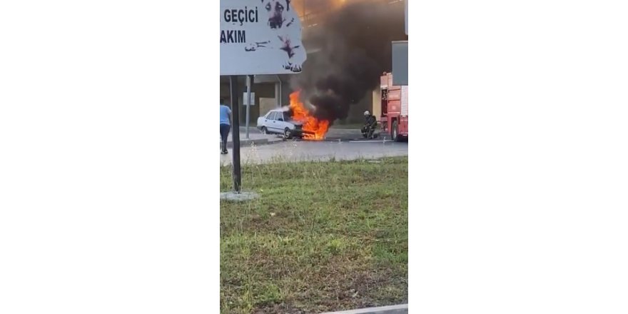 Seyir halindeki otomobil alev topuna döndü