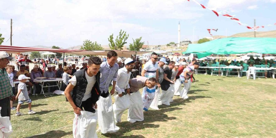 Kepez Belediye Başkanı Tütüncü,  Beğiş Yaylası’nda pilav şenliğine katıldı