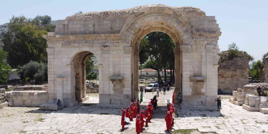 Anavarza Antik Kentinde mehter sesleri yükseldi