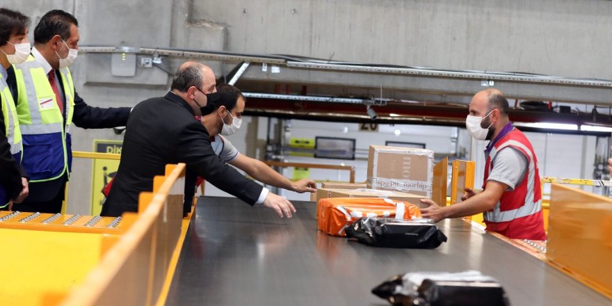 Bakan Varank, Hepsiburada’nın akıllı lojistik merkezini ziyaret etti