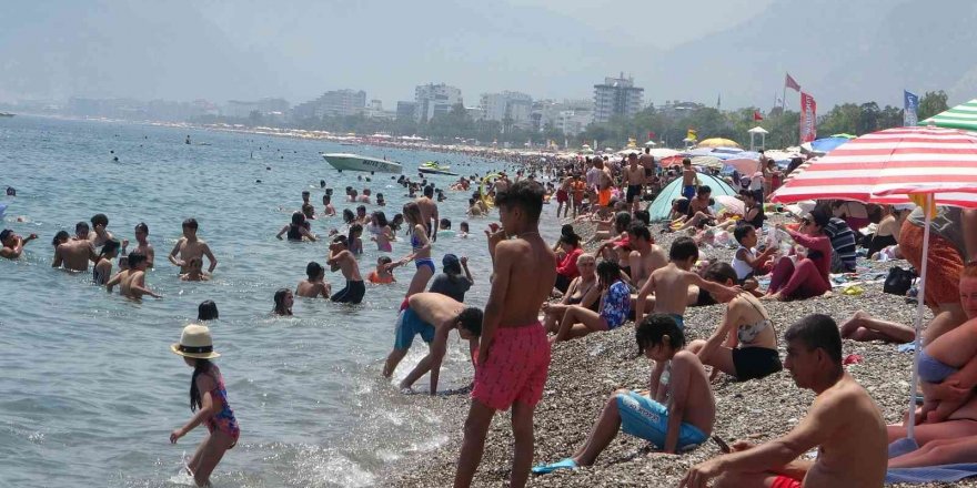 Antalya’ya gelen turist sayısında rekor artış