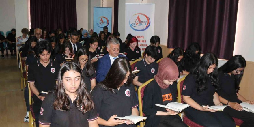 Antalya’da 33 bin öğrenciye kitap hediye edilecek