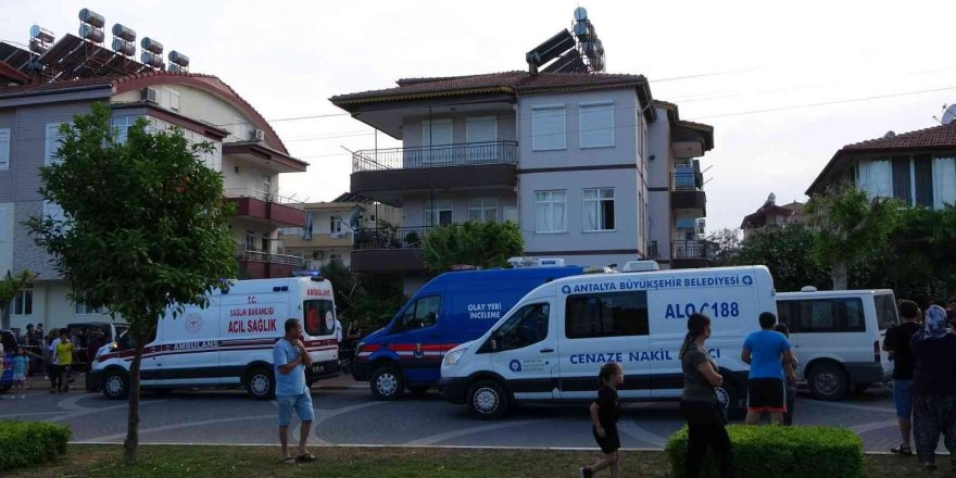 Antalya’da 2 çocuk annesi kadın evinde ölü bulundu