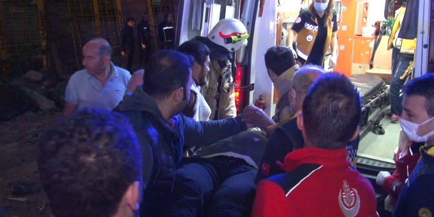 Kağıthane’de kontrolü kaybeden taksi sürücüsü beton bariyerlere çarparak durabildi