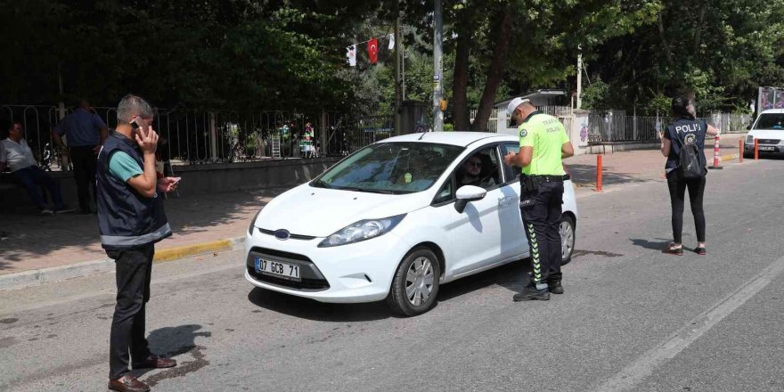 Antalya’da 682 personelin katılımı ile yapılan ‘huzur’ uygulamasında 12 kişi yakalandı