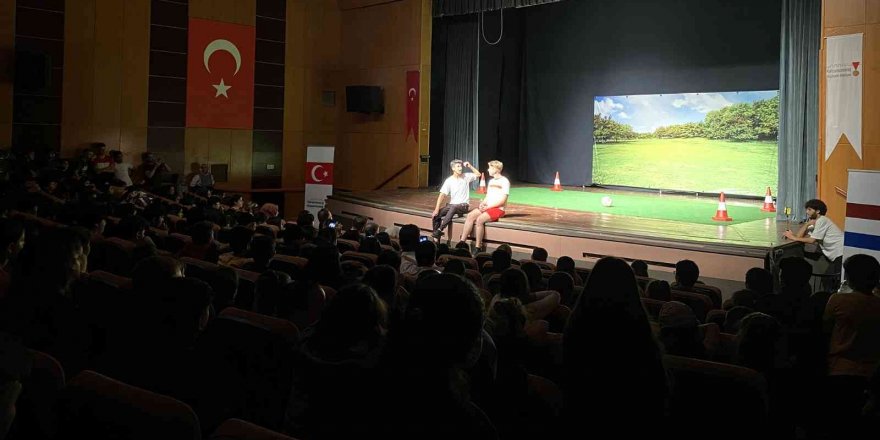 ‘Nefes Almadan’ tiyatro gösterisine yoğun ilgi