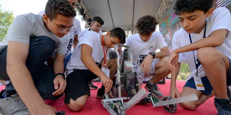 VEX Robotik Turnuvasının son etkinliği Mersin’de yapıldı