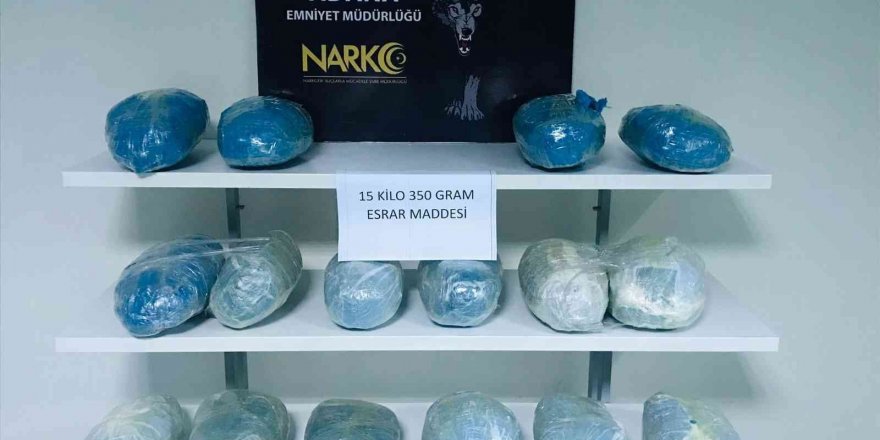 Aracından 15 kilo esrar çıkan taksici “haberim yok” dedi