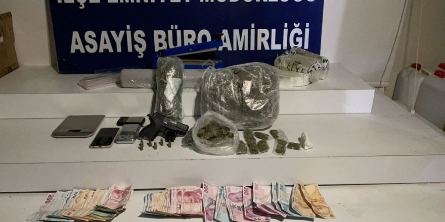 İstanbul’da koltuk değnekli cezaevi firarisi kadın torbacı yakalandı