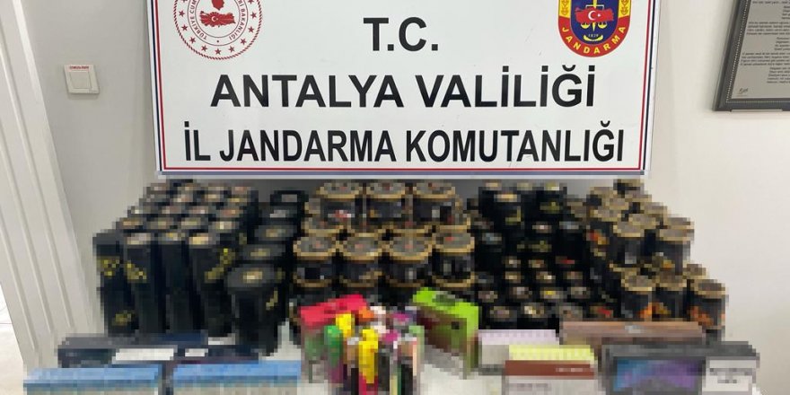 Markette çok miktarda kaçak tütün ürünü ele geçirildi