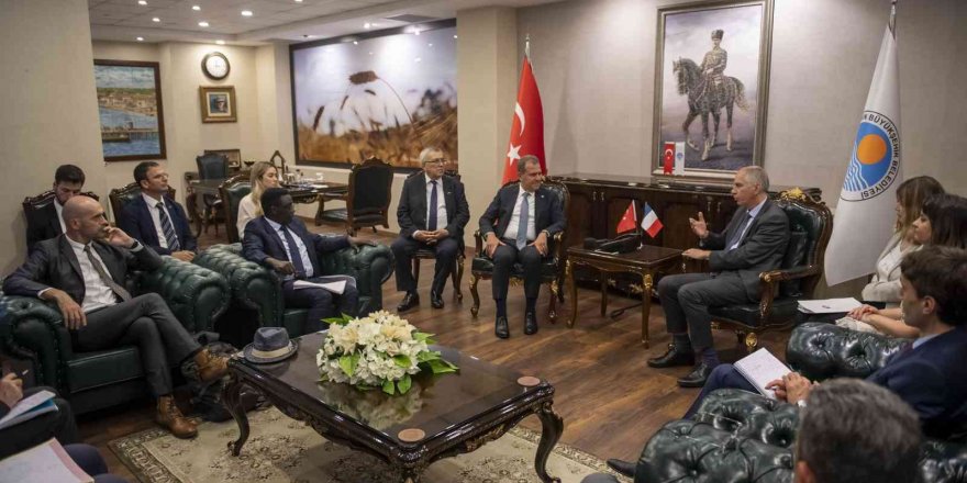 Seçer: "hep Beraber Geleceğe Bakmanın Daha Yararlı Olacağını Düşünüyorum"