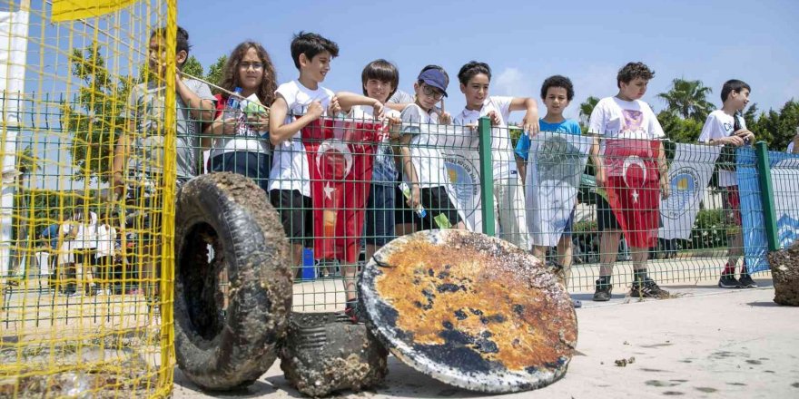 Denizden sandalye de çıktı, alışveriş sepeti de