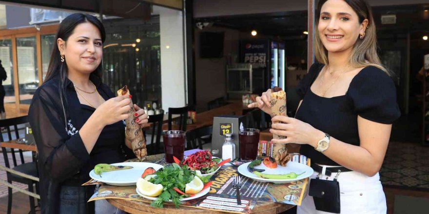 Eski usul Adana Kebabı yeniden yapıp satmaya başladı