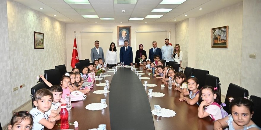 Vali Yılmaz, Minik Öğrencileri Misafir Etti