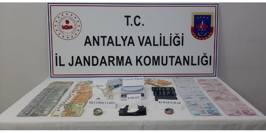 Uyuşturucuyu piyasaya süremeden yakalandı